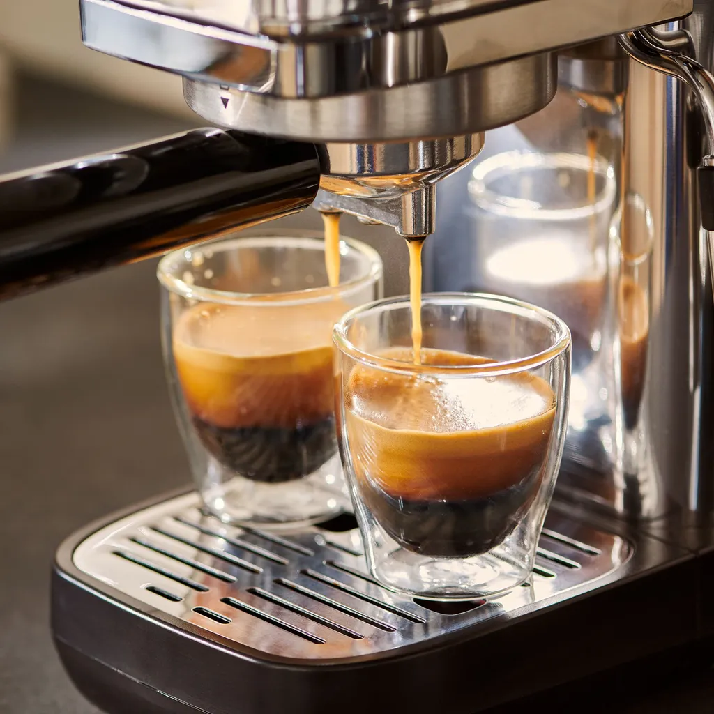 Tchibo Siebträger Espressomaschine „Lapressa“, Mit Doppelauslauf Und Milchaufschäumdüse (15 Bar, 980ml Wassertank), Inkl. Zwei Doppelwandigen Sieben, Für Espresso Und Milchschaum, Edelstahl – Bild 6